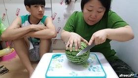 吃瓜论坛母子,母子情深，网友热议家庭温馨瞬间