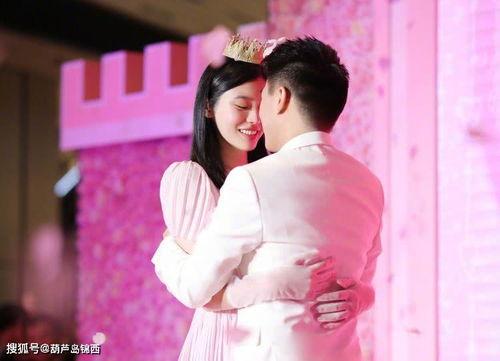 娱乐吃瓜求婚小说推荐女主,吃瓜女配逆袭成真